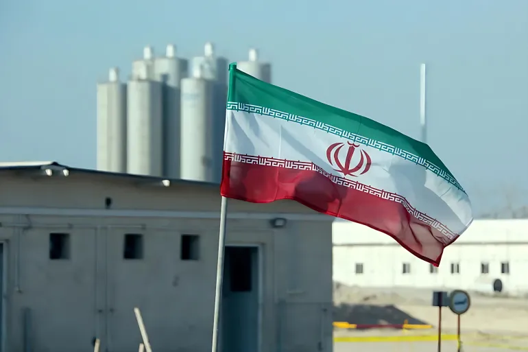 الحرب خارج السيطرة: خروقات خطيرة للقانون الدولي وتحذير من كارثة نووية في الصراع الإيراني – الإسرائيلي